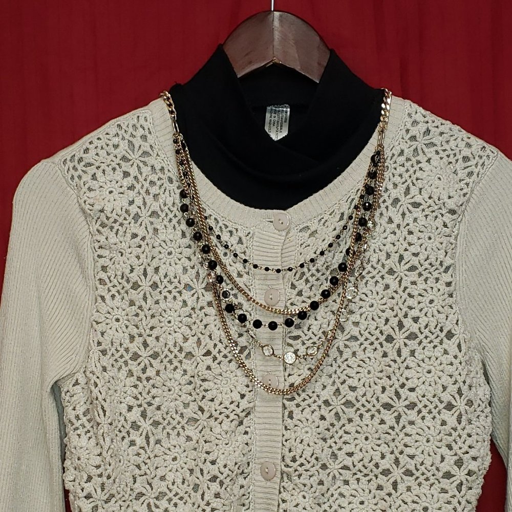 🍁Anne Klein Cream Color Cardigan w Flower Crocheted Front. Long Sleeve. Size S.